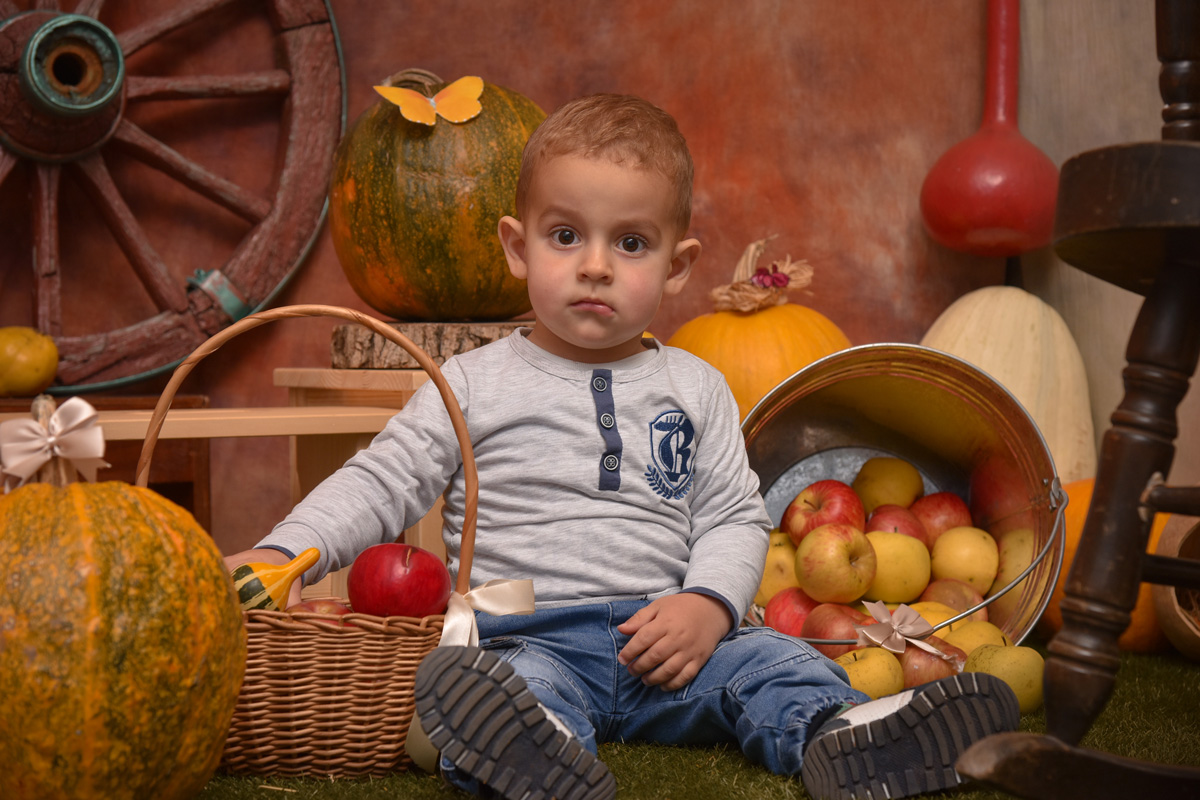 Jesenje portreti koji prikazuju detinjstvo u predivnoj sezoni