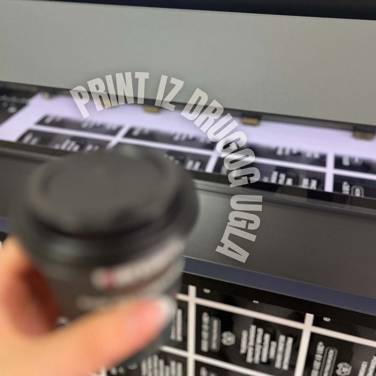 Autentična fotografija sa venčanja objavljena na Instagramu – emocije, stil i ljubav u jednom kadru.